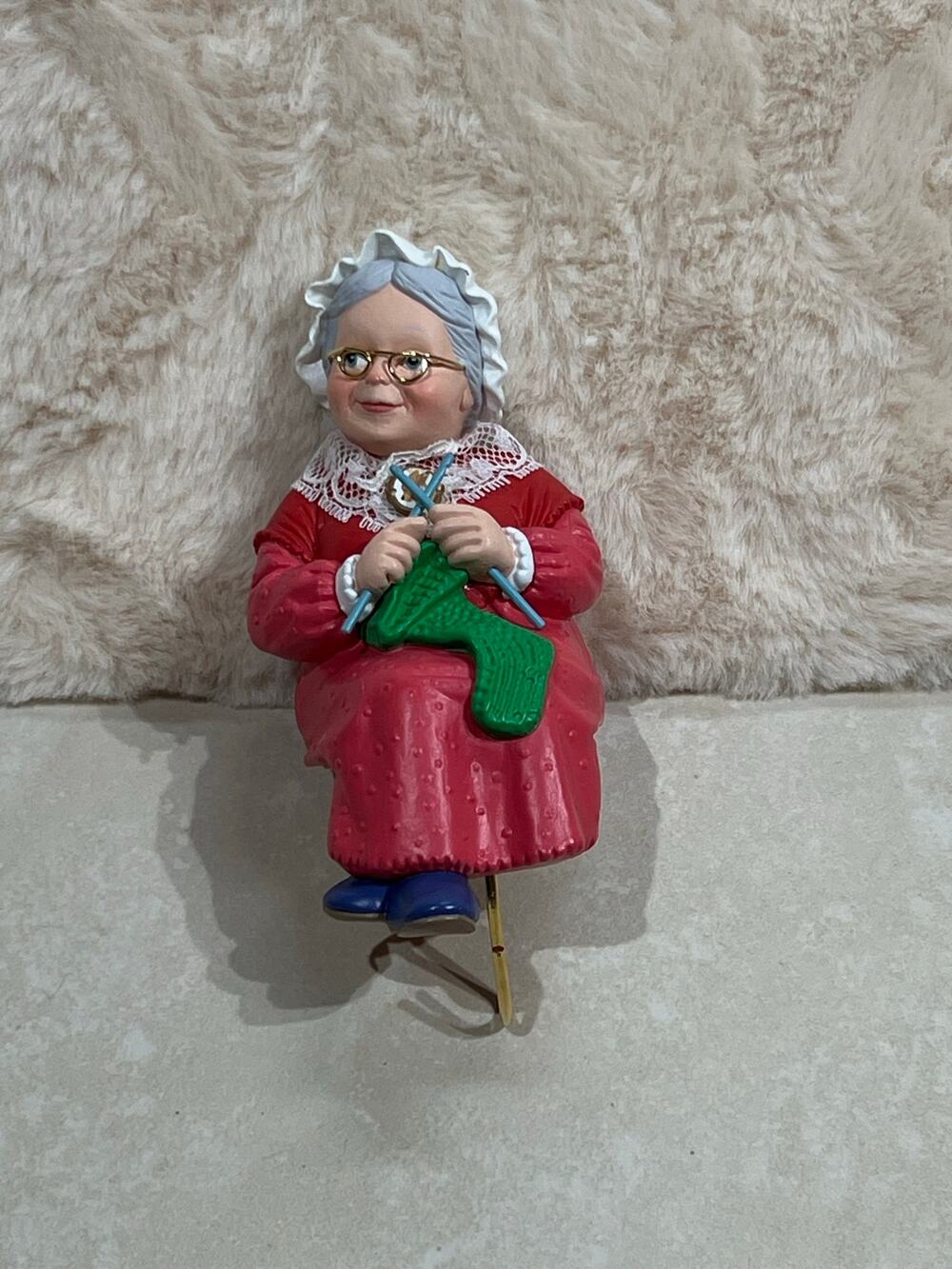 Vintage 1988 Hallmark Mrs Claus Stocking Hanger Christmas Mantel Hook